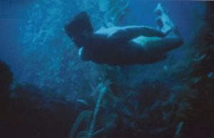 undersea-swim_001