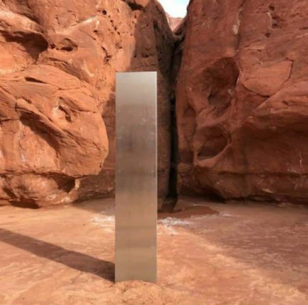 Strange monolith appears when Trump threatens to declassify Area 51 secrets?